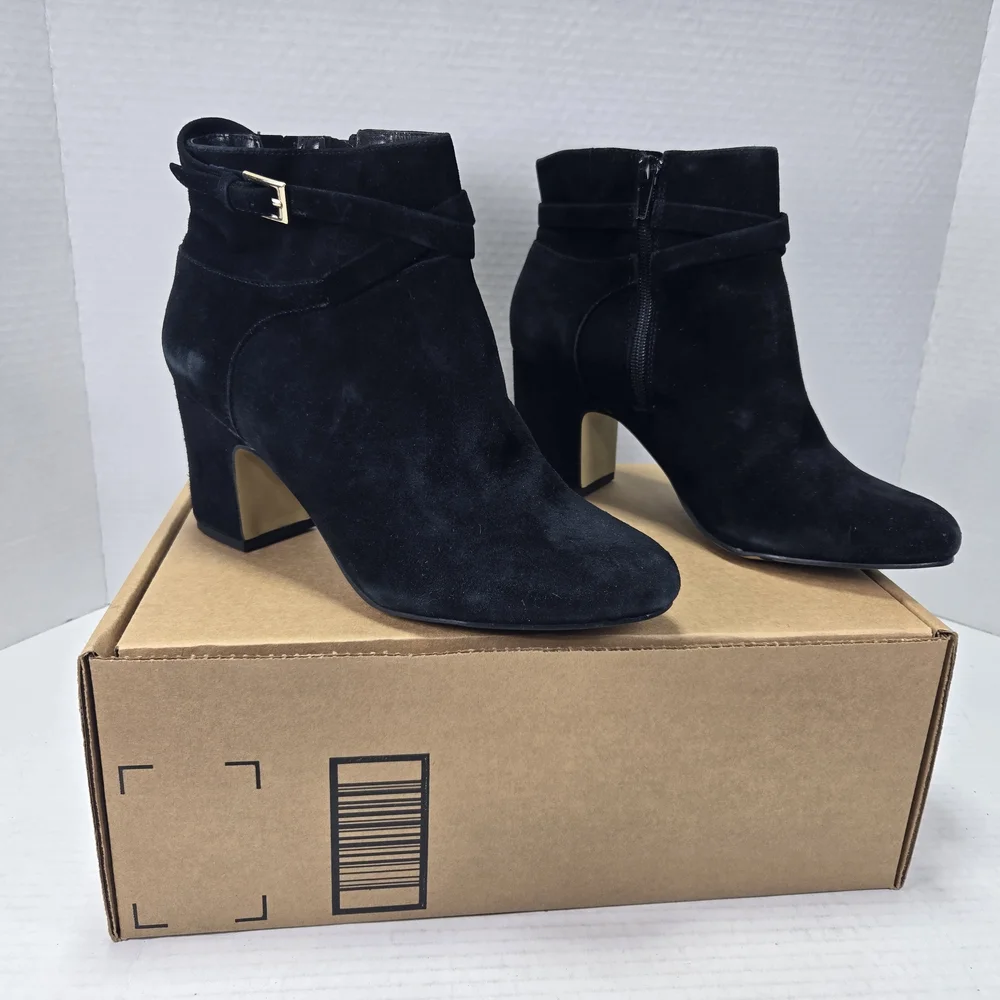 Bella Vita Arlette Black Suede Chelsea Ankle Booties Block Heel Boots Size 8.5